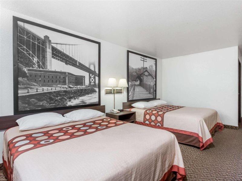 Super 8 By Wyndham Prince Frederick Exterior foto