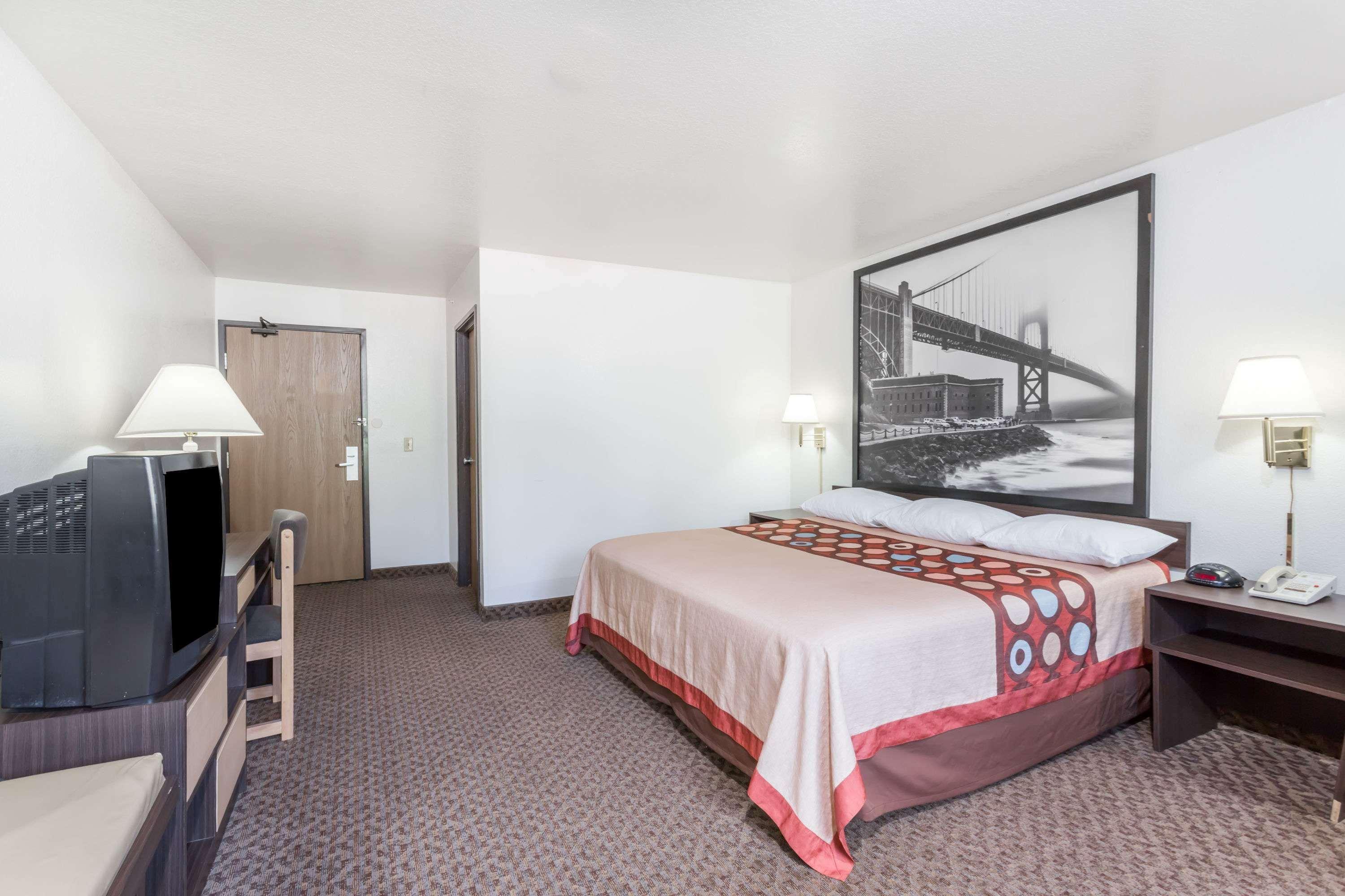 Super 8 By Wyndham Prince Frederick Exterior foto